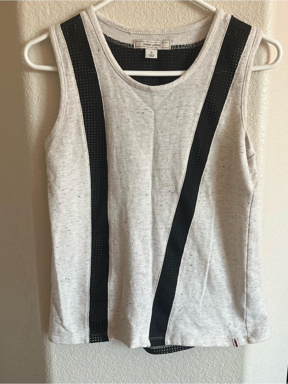 Adam Levine Collection Women’s Greige & Black Sleeveless Tank Top